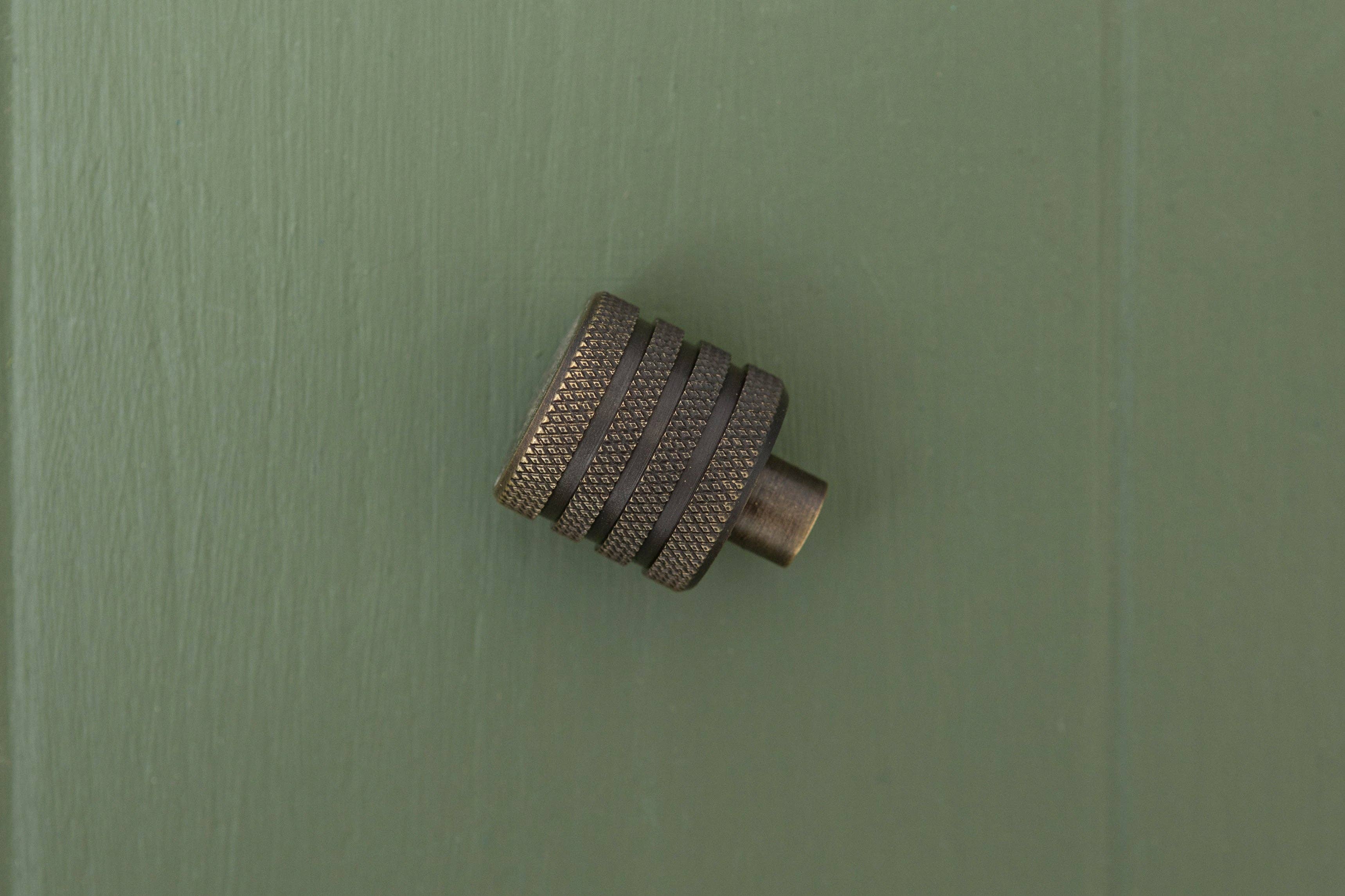 APIDAE Solid Brass Knurled Pull Handles & Knobs - Antique