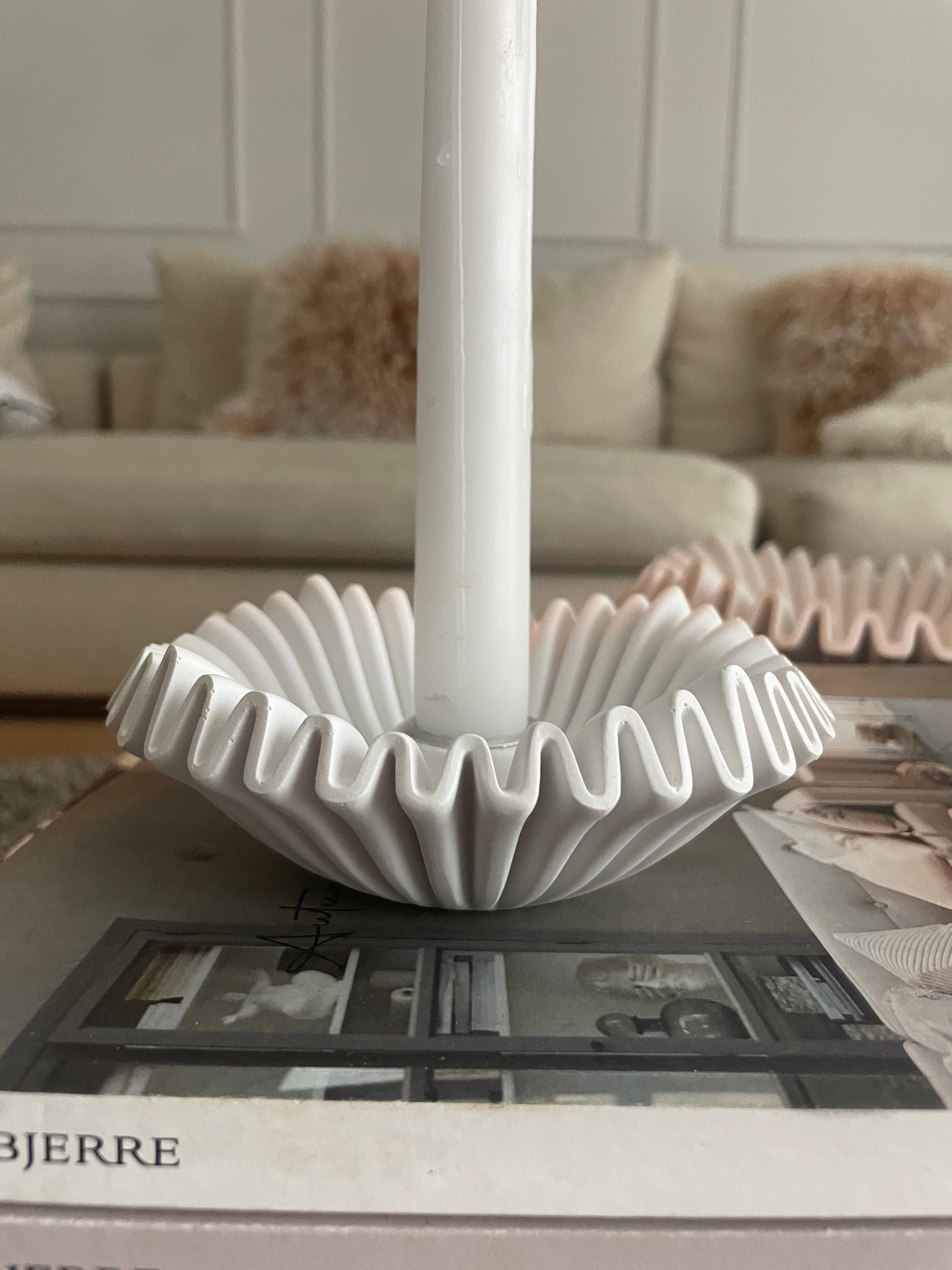 The Ruffle decor candle holder
