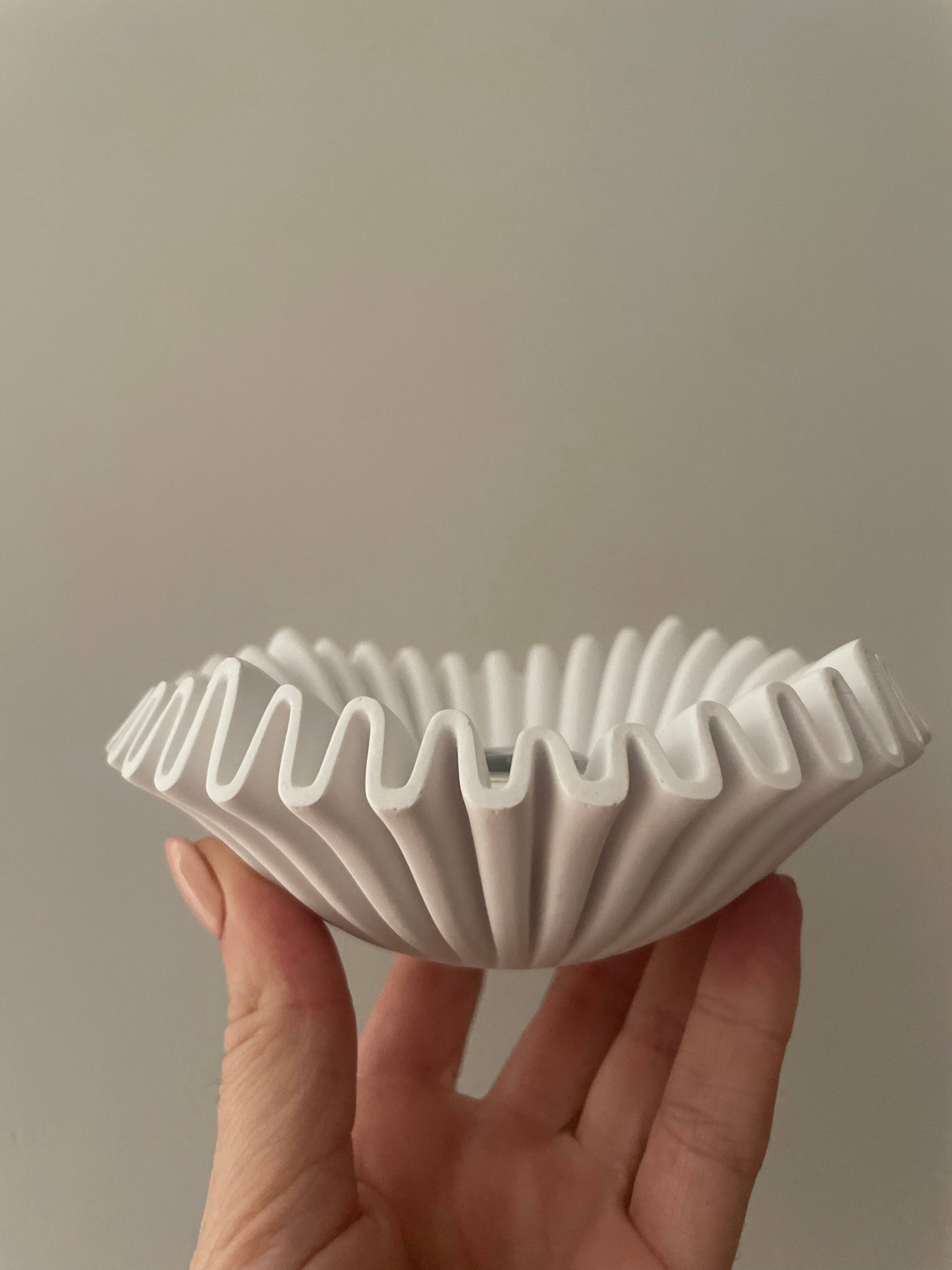 The Ruffle decor candle holder