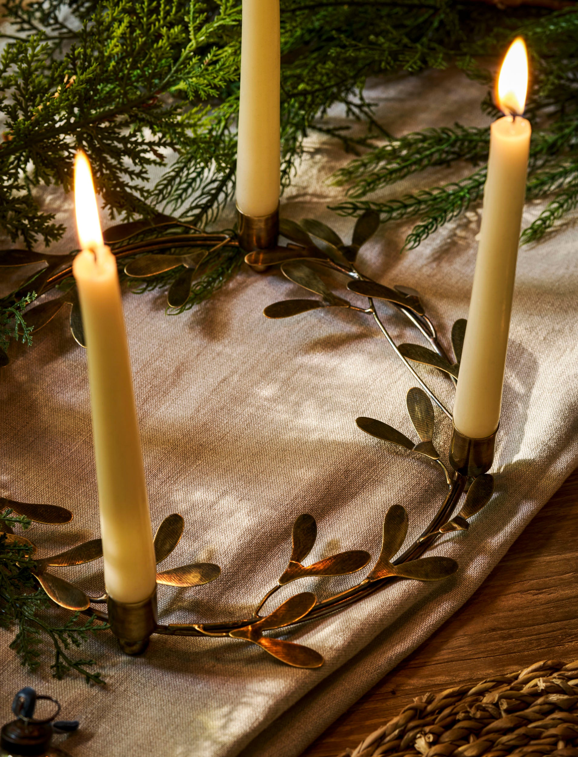 Cromwell Mistletoe Christmas Candle ring - Antique Brass