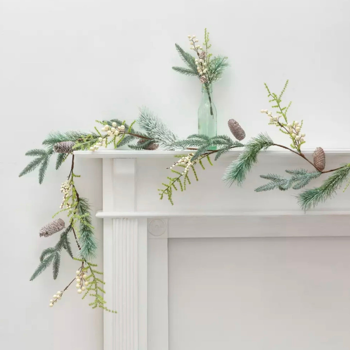 White Berry and Fircone Garland (180cm)