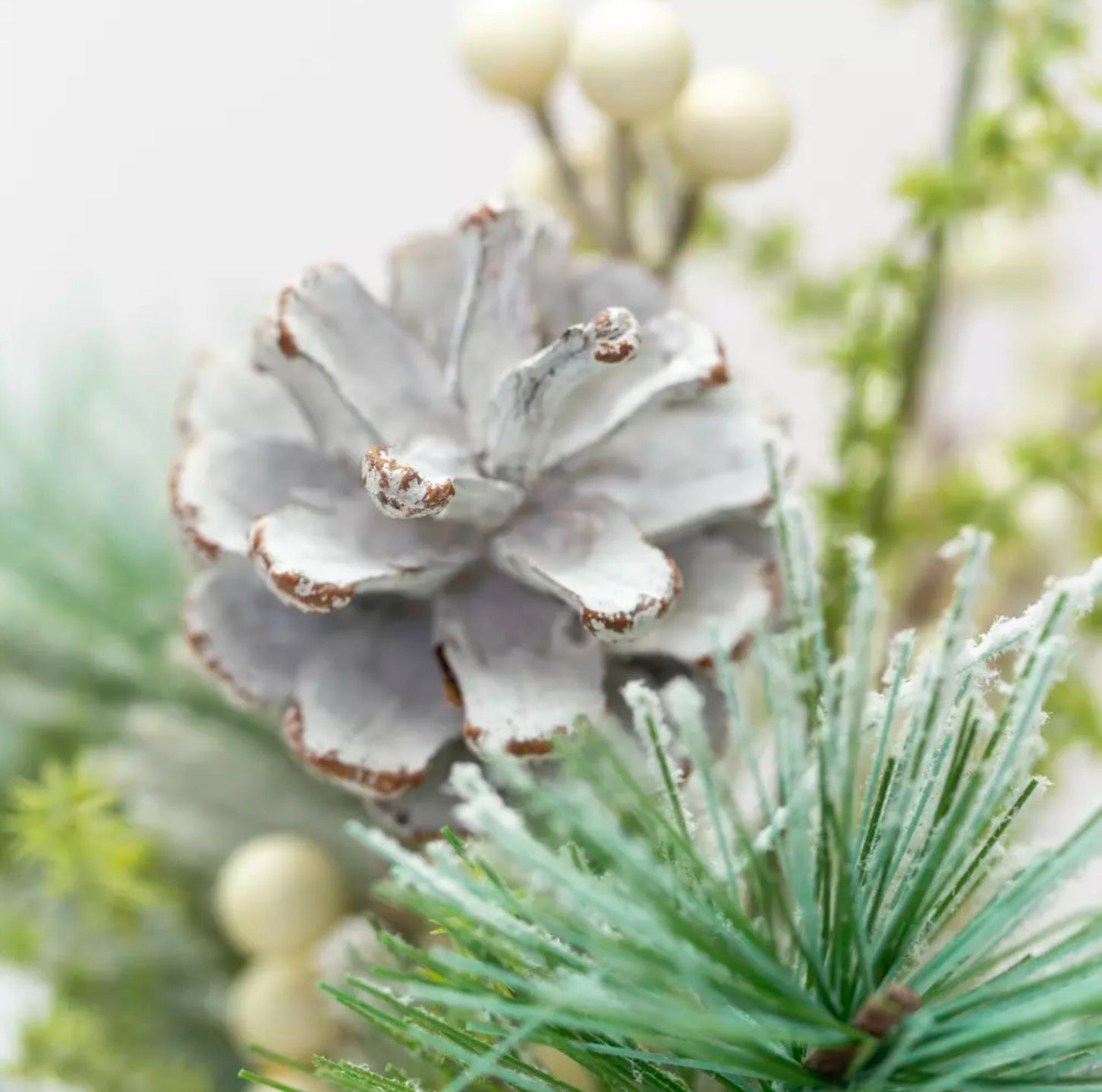 White Berry & Fircone Candle Ring (11cm)