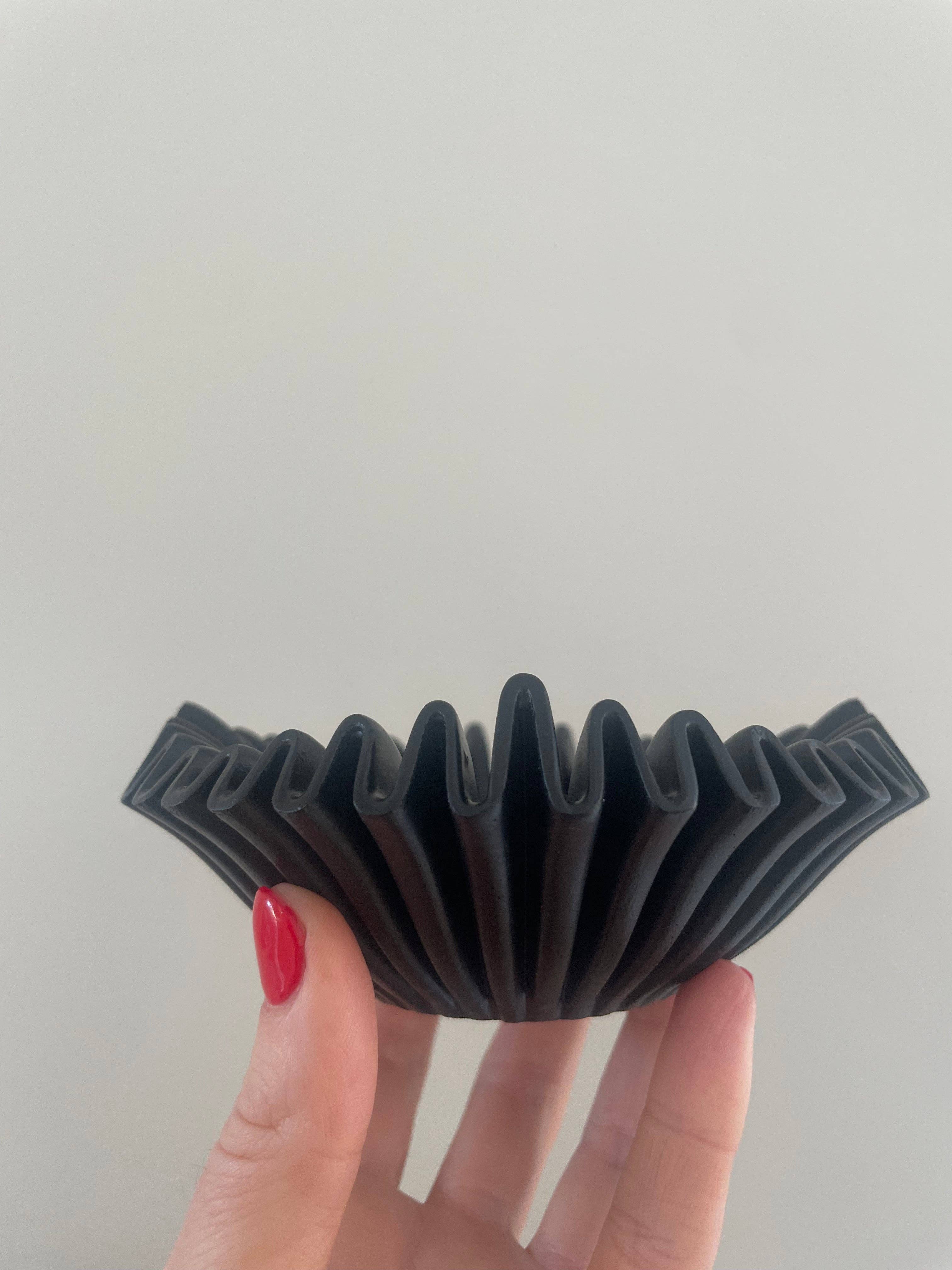 Ruffle Design Candle Holders – Elegant Resin Candle Holders with Silver Cup