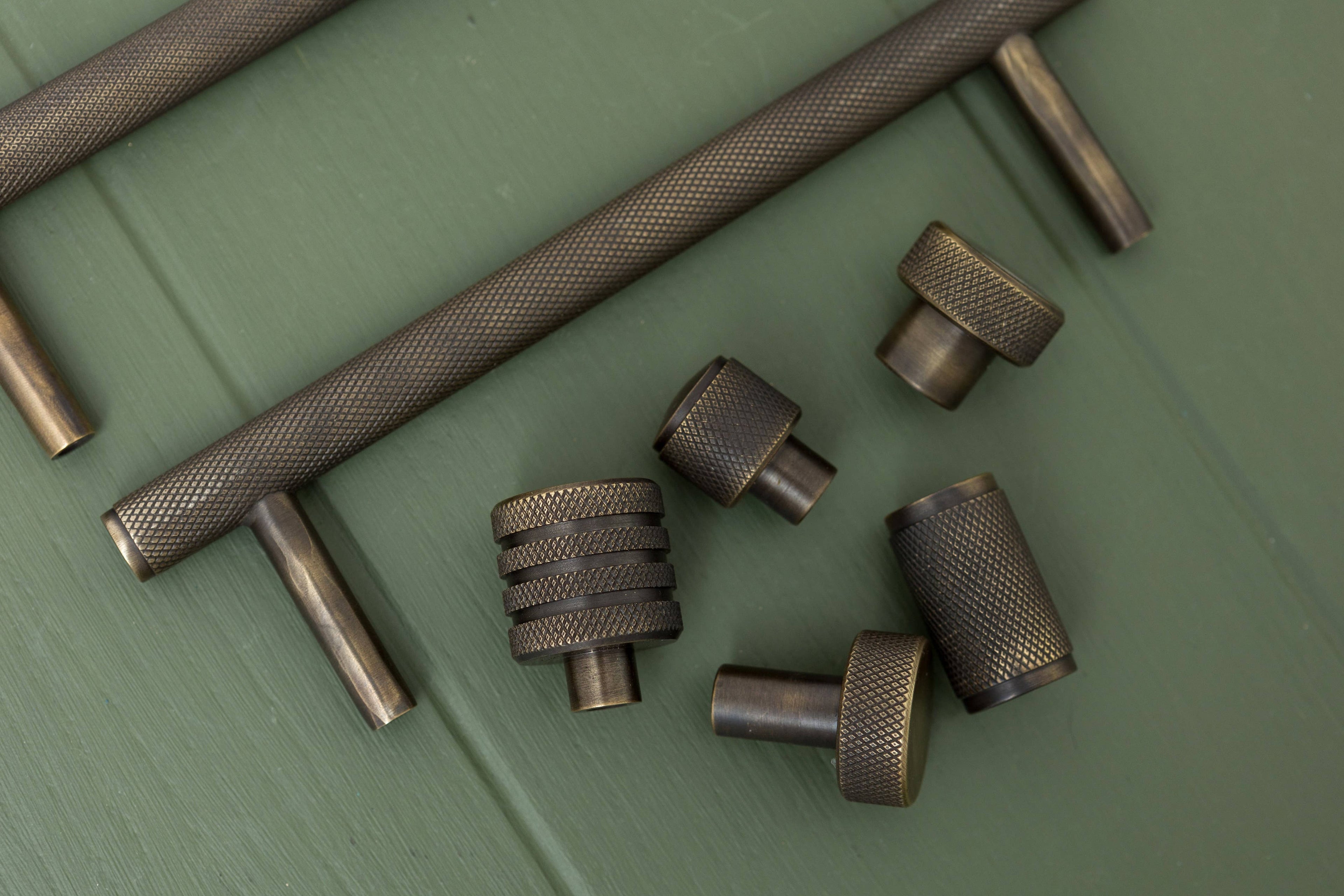 APIDAE Solid Brass Knurled Pull Handles & Knobs - Antique