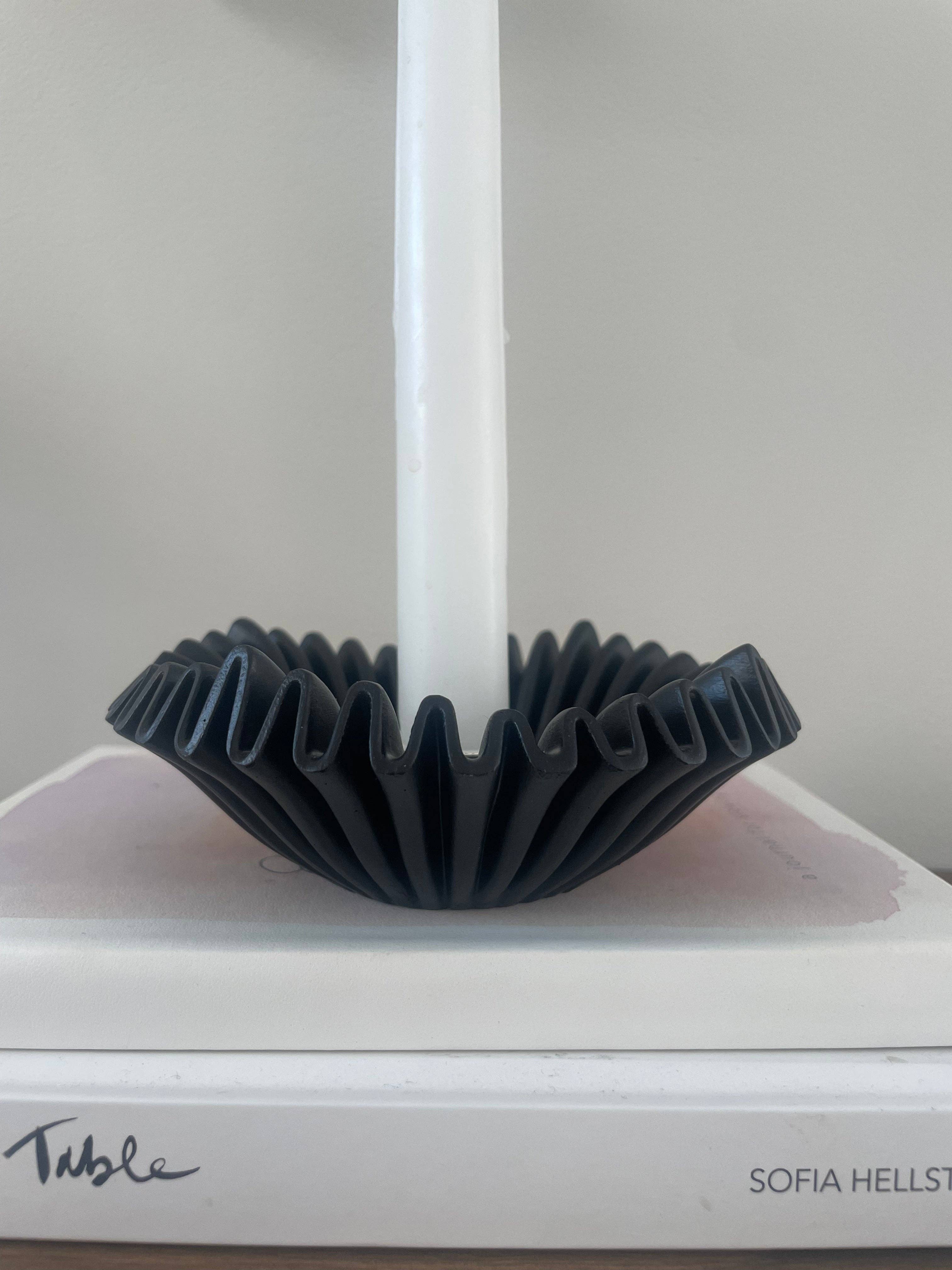 Ruffle Design Candle Holders – Elegant Resin Candle Holders with Silver Cup