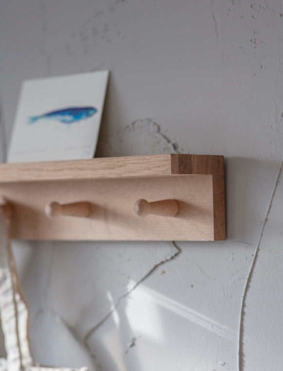Hambledon Oak Peg Shelf - Small (3 Pegs)