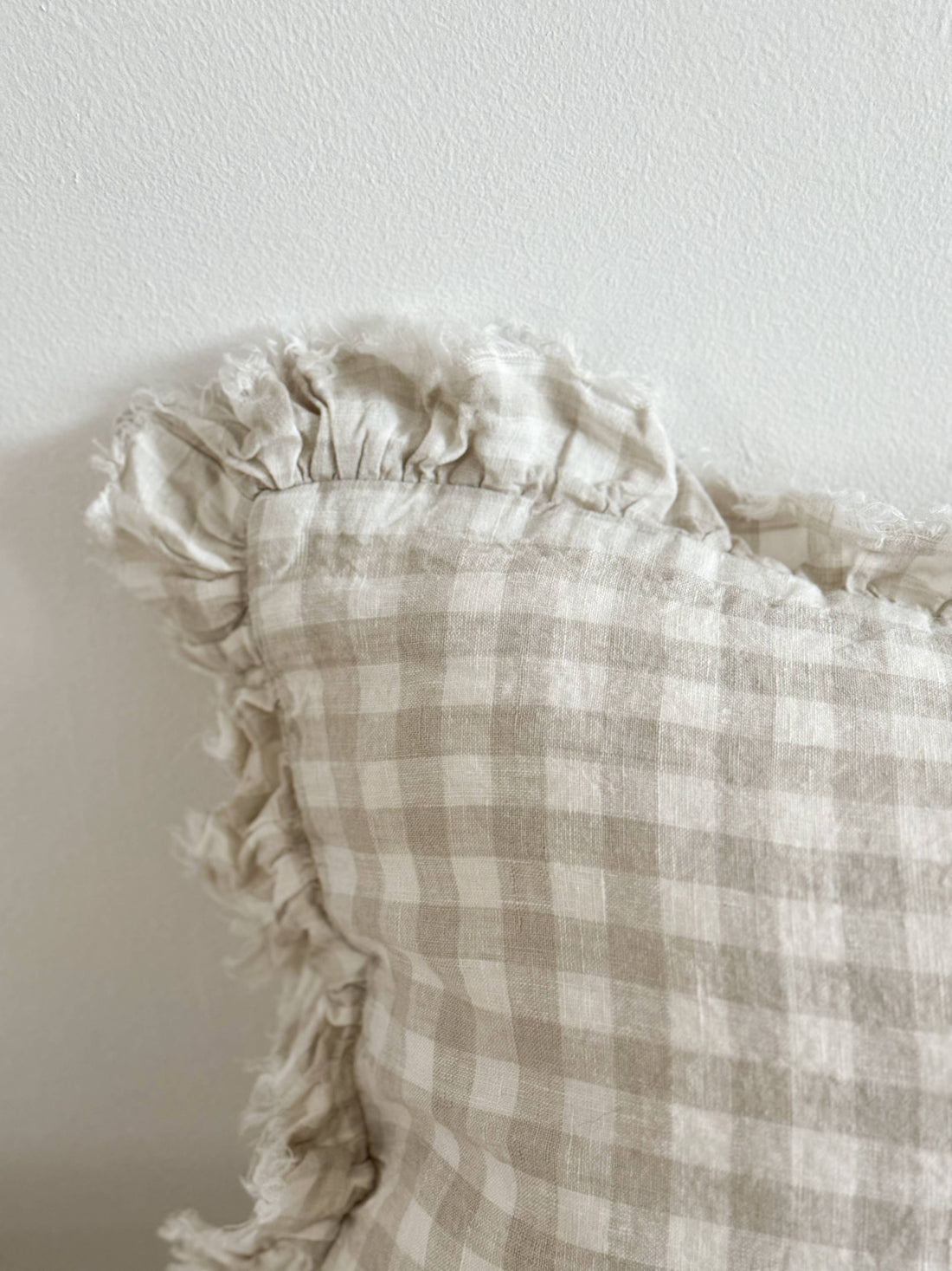 Hallie Natural Gingham Cushion 50x30 – Ruffled Edge