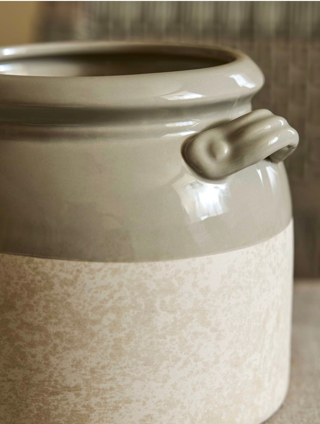 Stratford pot with handles - flint