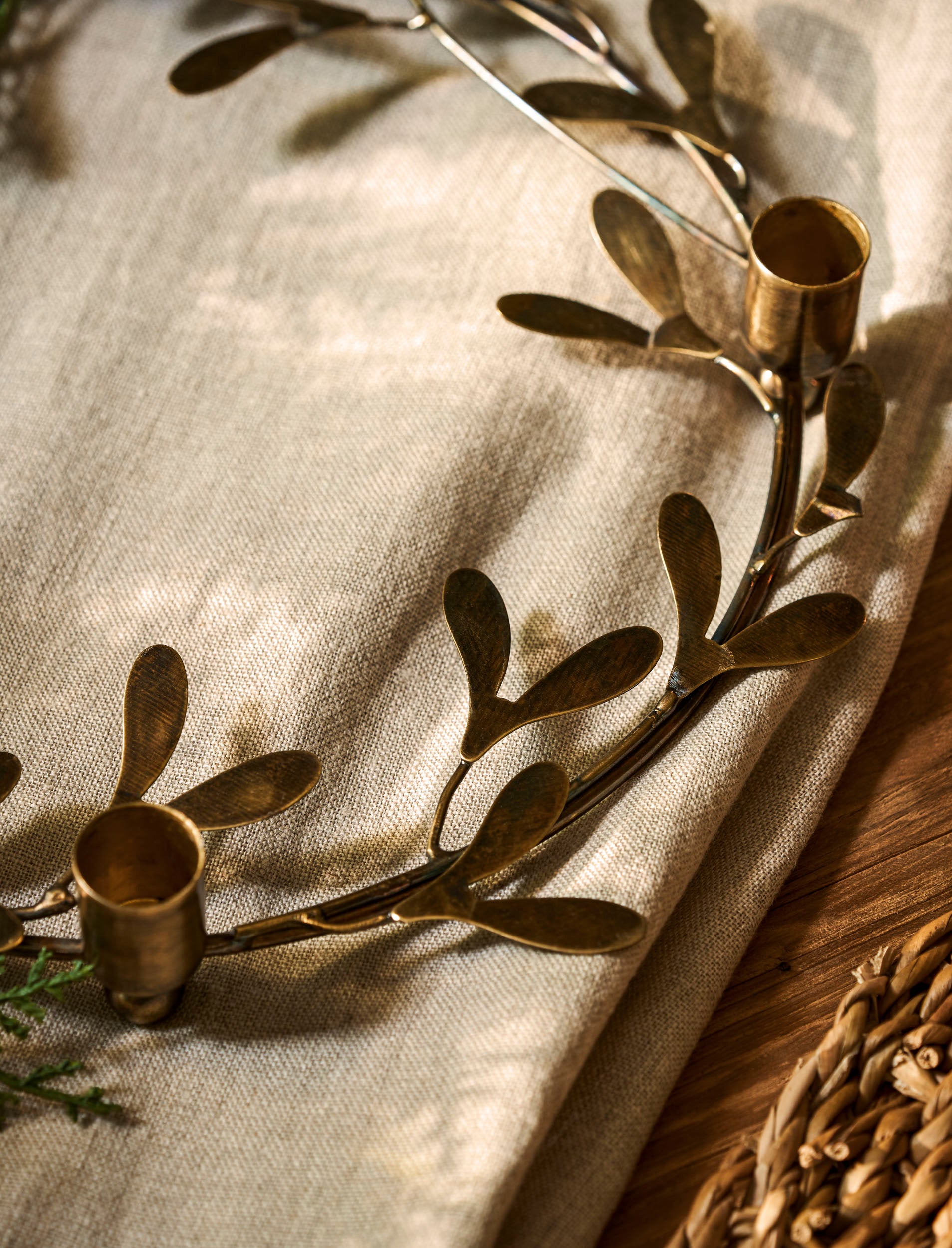 Cromwell Mistletoe Christmas Candle ring - Antique Brass