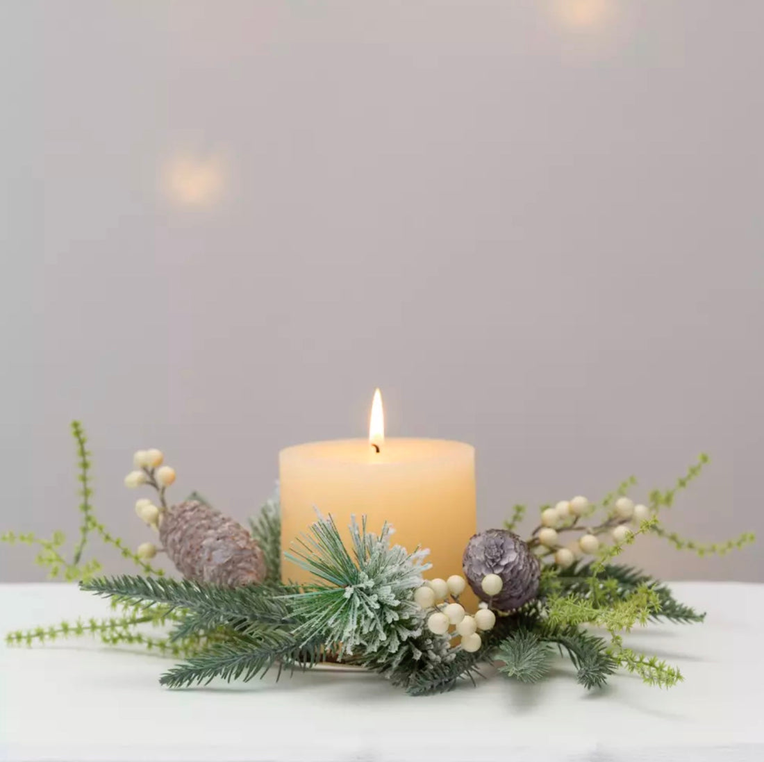 White Berry &amp; Fircone Candle Ring (11cm)