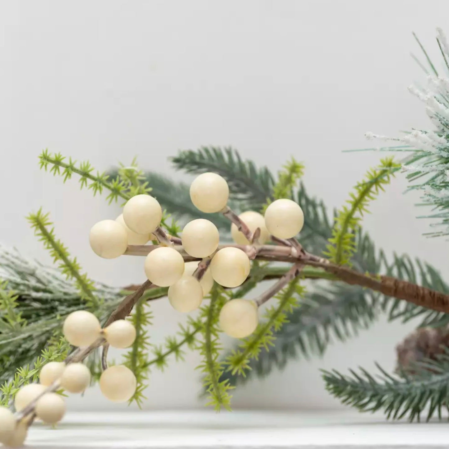 White Berry and Fircone Garland (180cm)