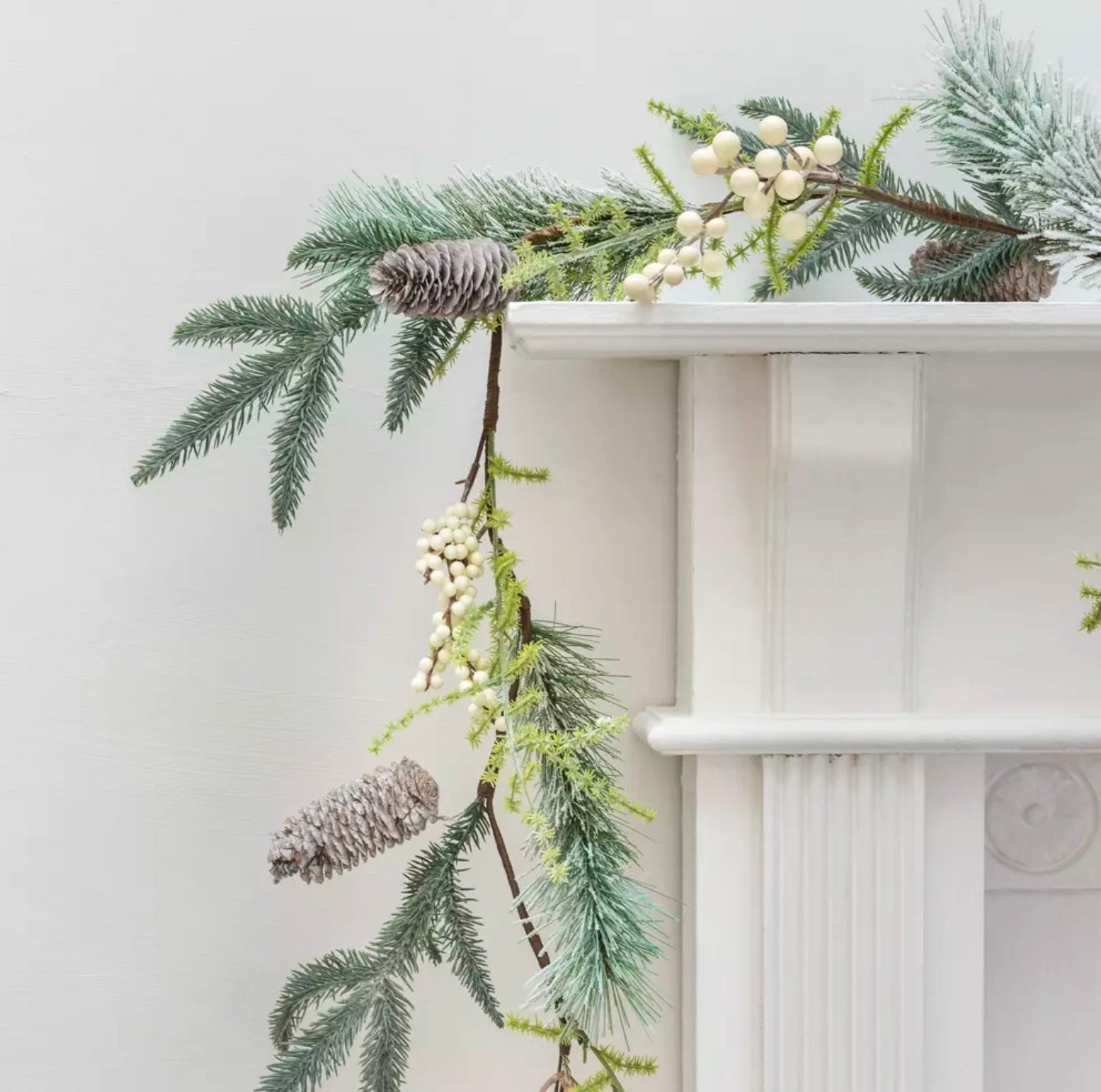 White Berry and Fircone Garland (180cm)