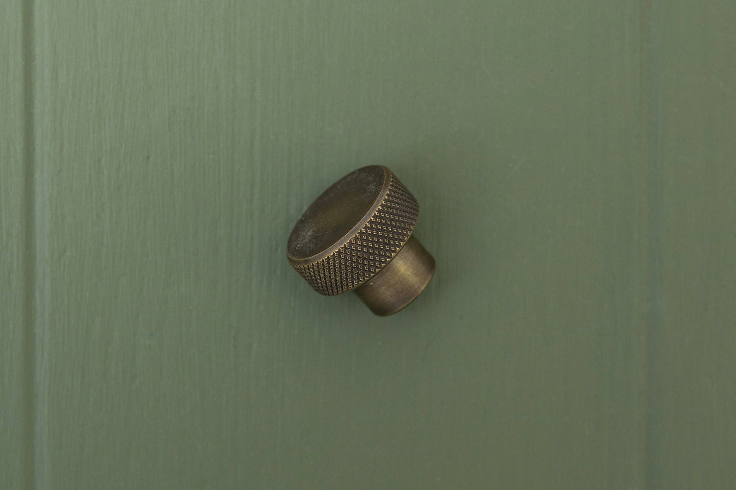 APIDAE Solid Brass Knurled Pull Handles &amp; Knobs - Antique