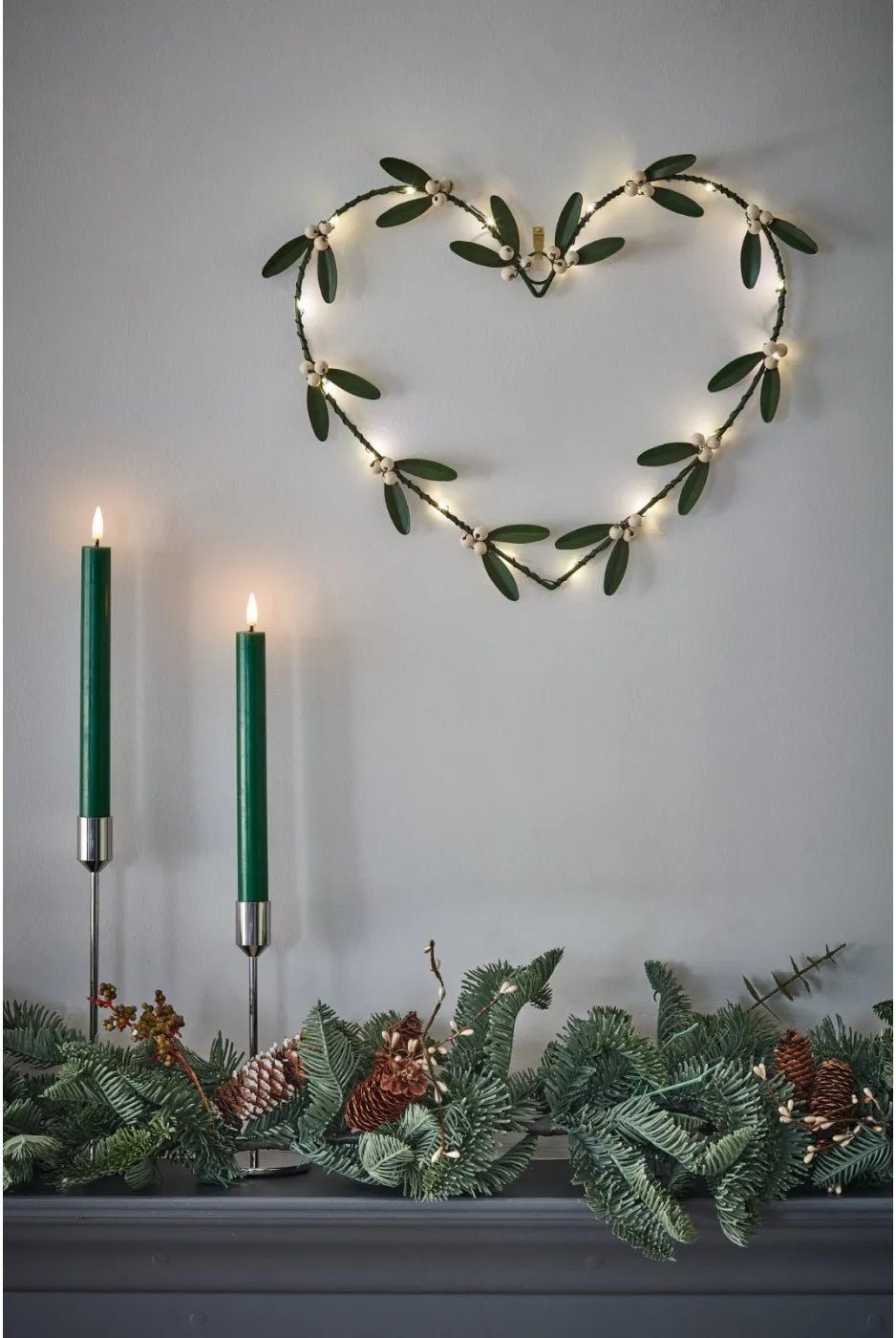 Mistletoe Heart Wreath - (Battery)